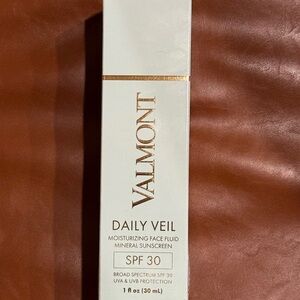 Valmont Daily Veil SPF 30 in Mint and White